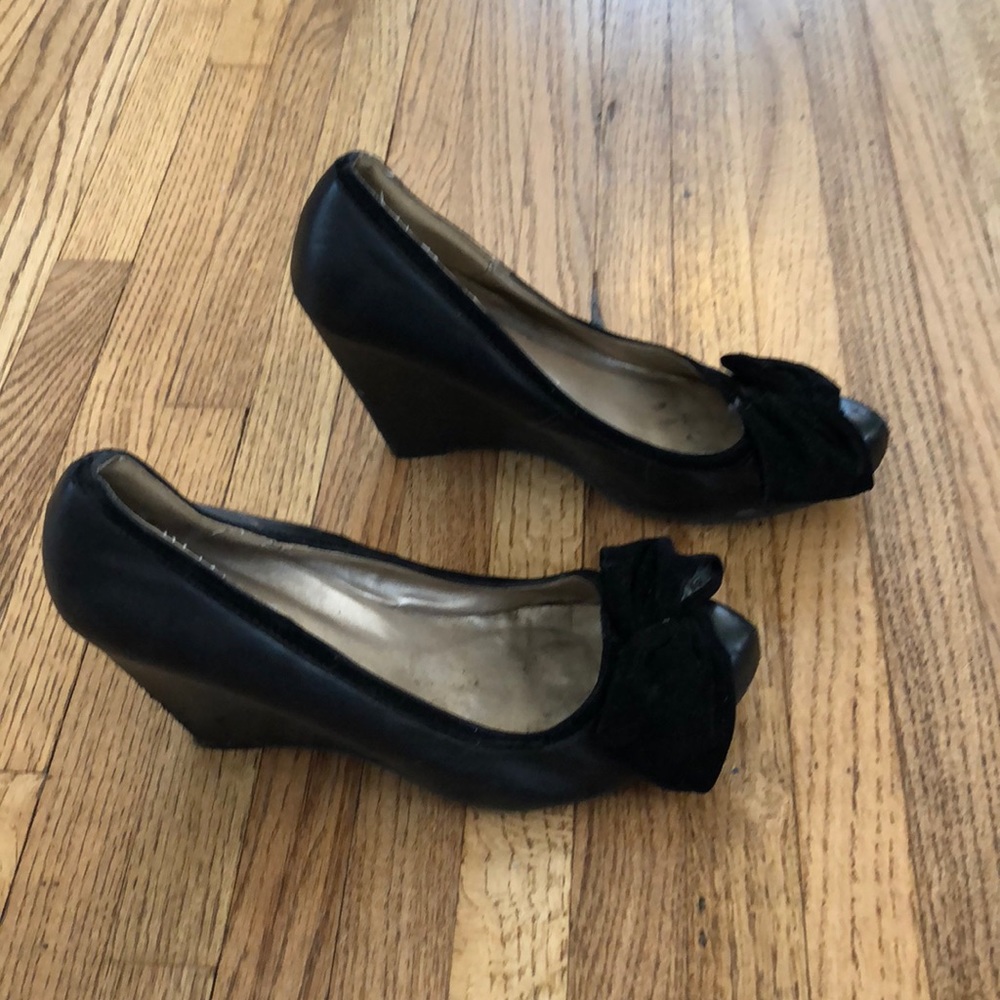 Black Wedges